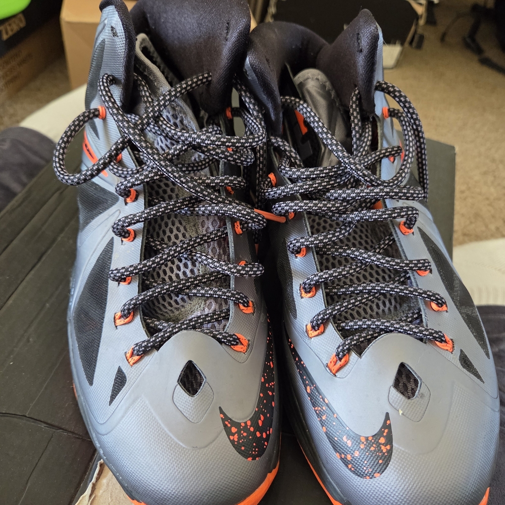 Nike Men’s Sneakers in Gray and Orange